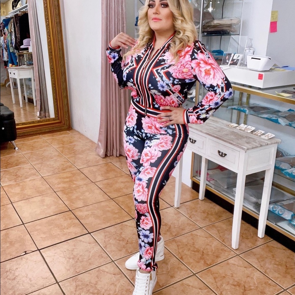 New Floral Set - Picture 3 of 4